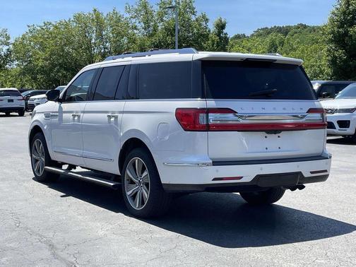 White Platinum Clearcoat 2018 Lincoln Navigator L Reserve