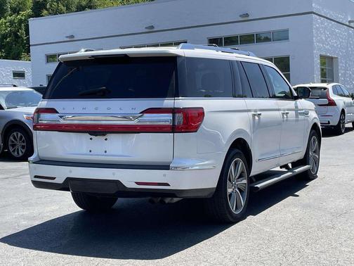 White Platinum Clearcoat 2018 Lincoln Navigator L Reserve