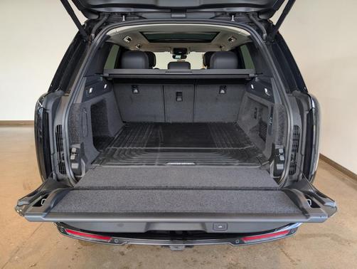 2025 Land Rover Range Rover P530 SE