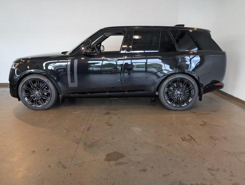 2025 Land Rover Range Rover P530 SE