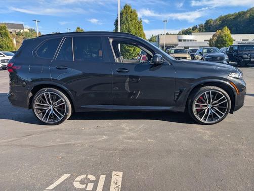 2025 BMW X5 M60i