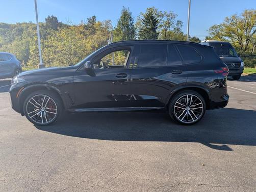 2025 BMW X5 M60i