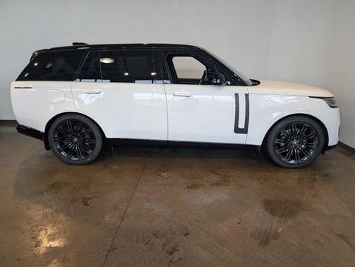 2025 Land Rover Range Rover P530 SE 7 Seat