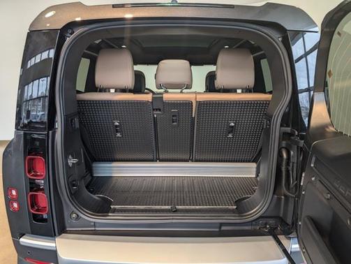 2025 Land Rover Defender 90 P300 S