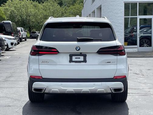 Alpine White 2024 BMW X5 xDrive40i