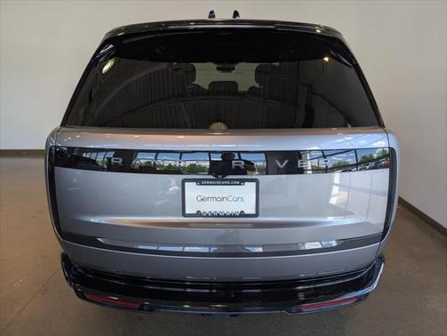 2025 Land Rover Range Rover P530 SE