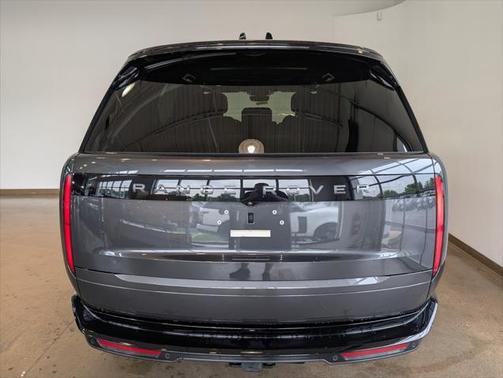 2025 Land Rover Range Rover P400 SE 7 Seat
