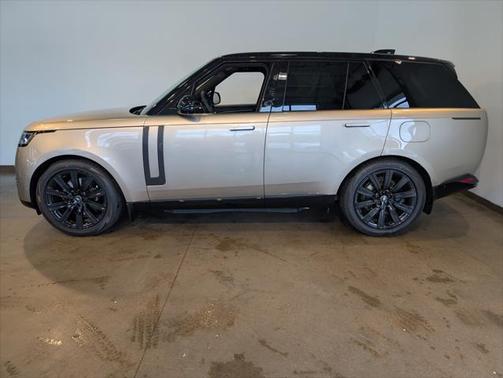 2025 Land Rover Range Rover P550e SE