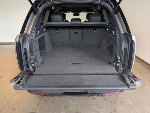 2025 Land Rover Range Rover P550e SE