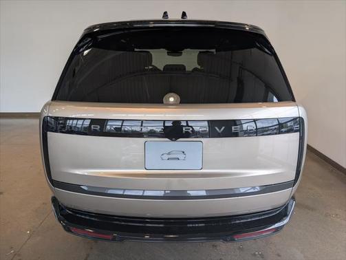 2025 Land Rover Range Rover P550e SE
