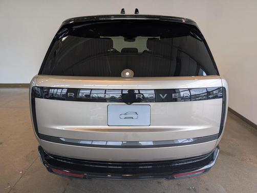 2025 Land Rover Range Rover P550e SE