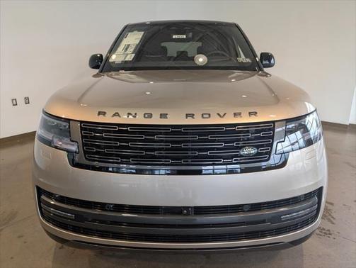 2025 Land Rover Range Rover P550e SE