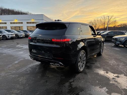 2025 Land Rover Range Rover Sport SE