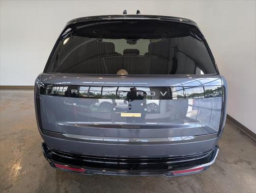 2025 Land Rover Range Rover P550e SE