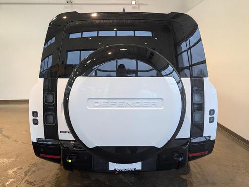 2026 Land Rover Defender X-Dynamic SE