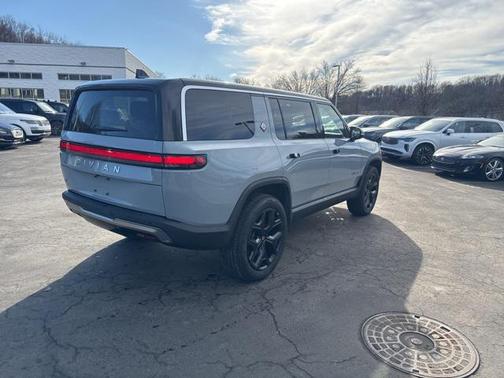 2024 Rivian R1S Adventure Dual Motor Standard Pack