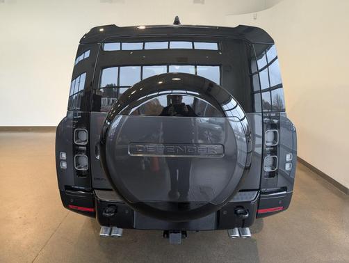 2024 Land Rover Defender V8