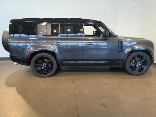 2024 Land Rover Defender V8