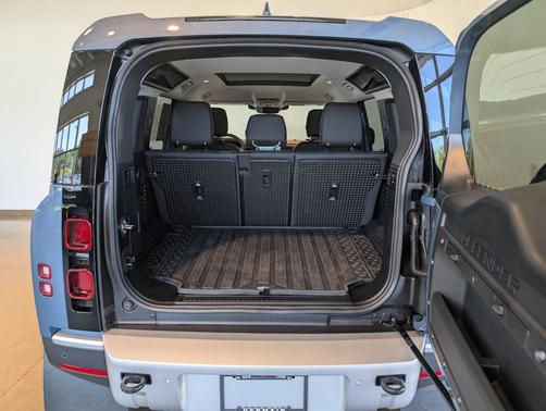 2025 Land Rover Defender 110 P300