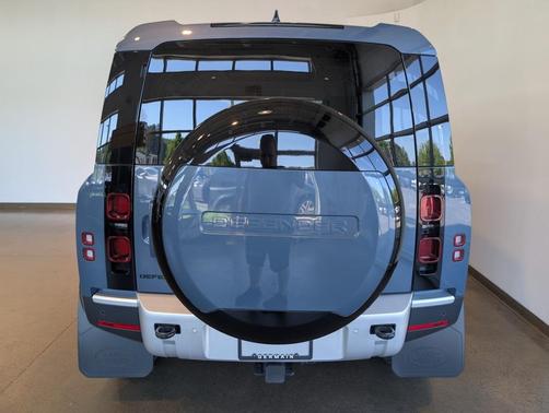 2025 Land Rover Defender 110 P300