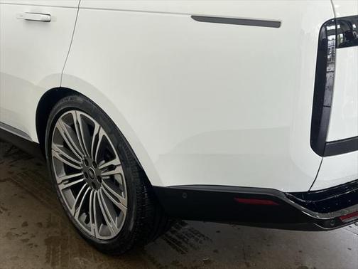 2025 Land Rover Range Rover P400 SE