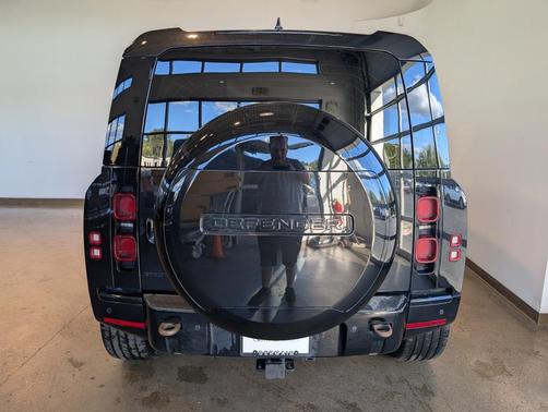 2024 Land Rover Defender 110 P400 X-Dynamic SE