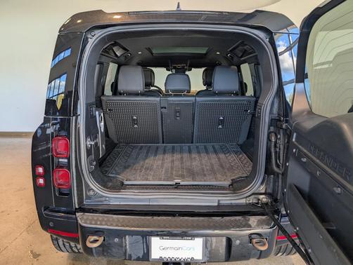 2024 Land Rover Defender 110 P400 X-Dynamic SE