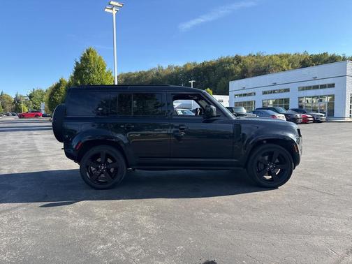 2024 Land Rover Defender 110 P400 X-Dynamic SE