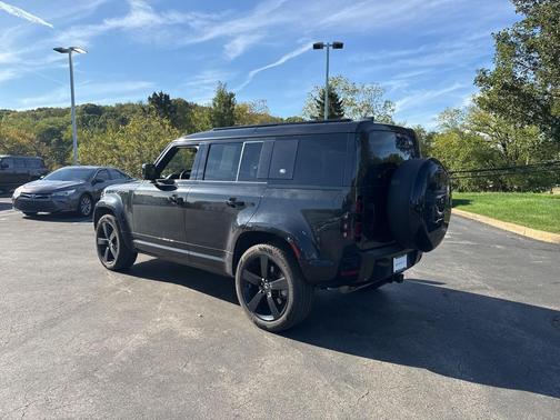 2024 Land Rover Defender 110 P400 X-Dynamic SE