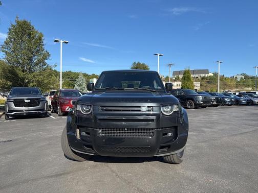 2024 Land Rover Defender 110 P400 X-Dynamic SE