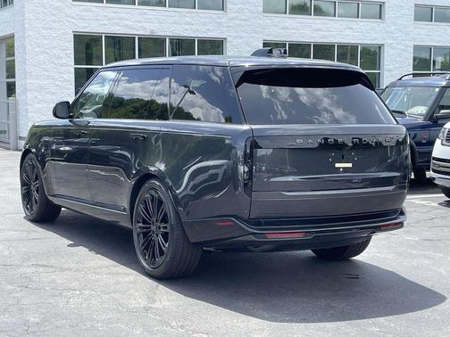 Grey 2026 Land Rover Range Rover P400 SE 7 Seat
