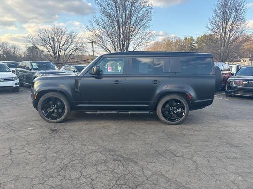 2025 Land Rover Defender 130 P400 X-Dynamic SE