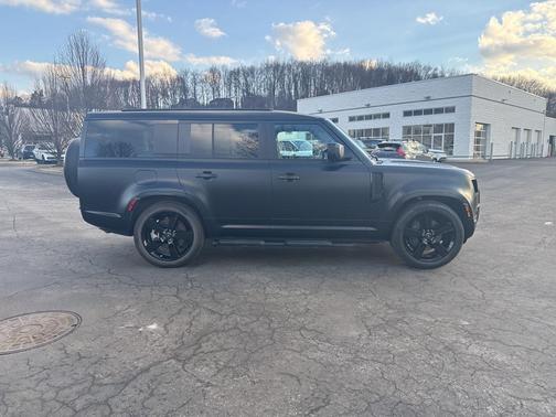 2025 Land Rover Defender 130 P400 X-Dynamic SE