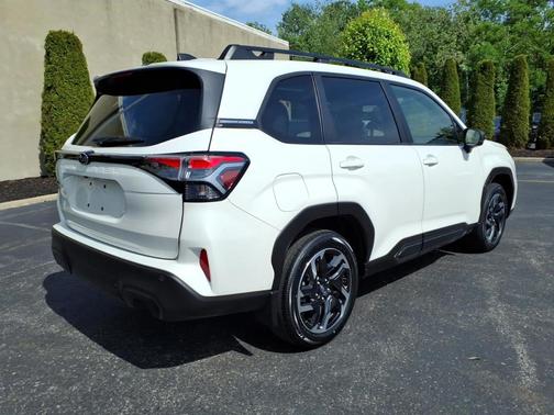 Crystal White Pearl 2025 Subaru Forester Limited