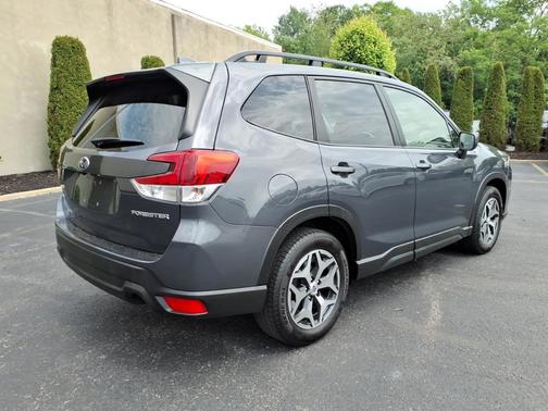 Magnetite Gray Metallic 2023 Subaru Forester Premium