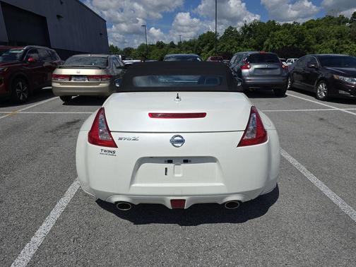 2017 Nissan 370Z Base