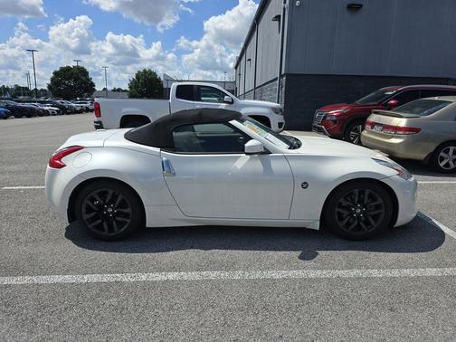 2017 Nissan 370Z Base
