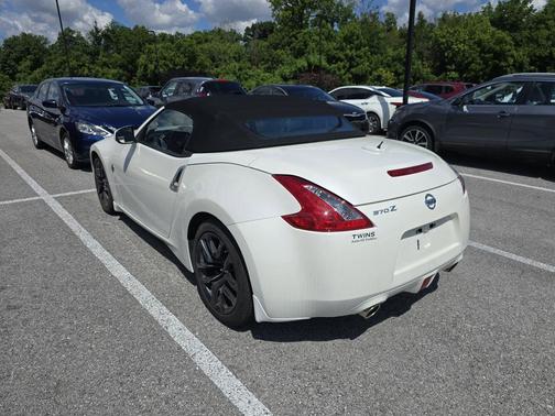 2017 Nissan 370Z Base