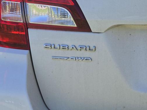 Crystal White Pearl 2019 Subaru Outback 3.6R Touring