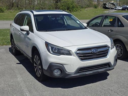 Crystal White Pearl 2019 Subaru Outback 3.6R Touring