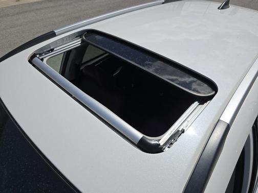 Crystal White Pearl 2019 Subaru Outback 3.6R Touring