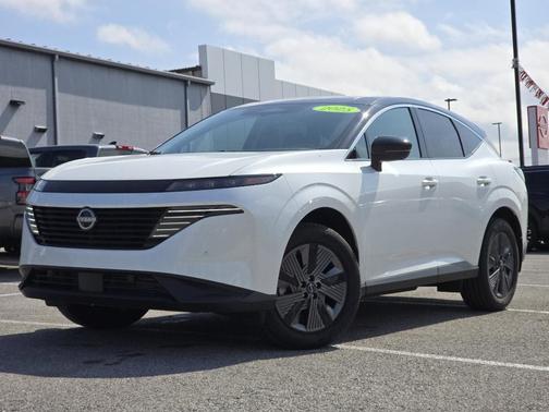 White / Black 2025 Nissan Murano SL