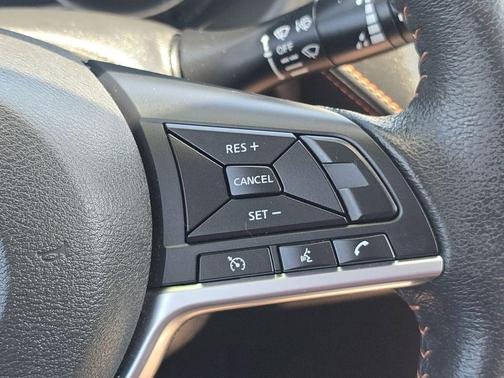 Cayenne Red / Super Black 2019 Nissan Kicks SR