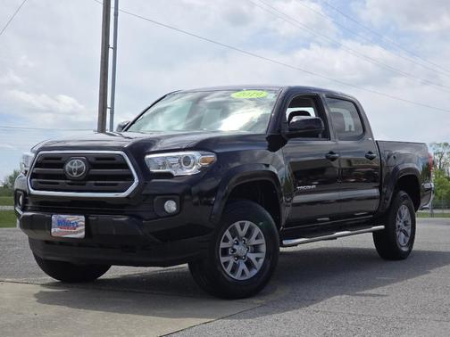 Midnight Black Metallic 2019 Toyota Tacoma SR5