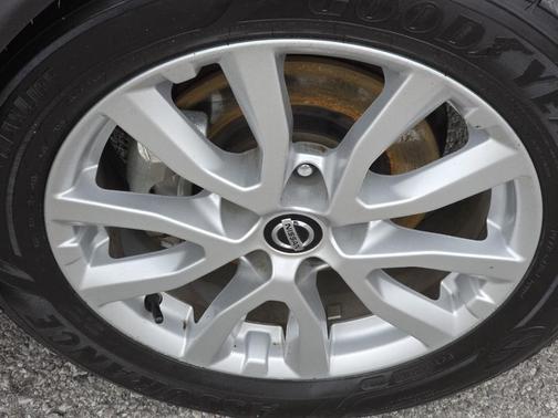 2022 Nissan Rogue Sport SV