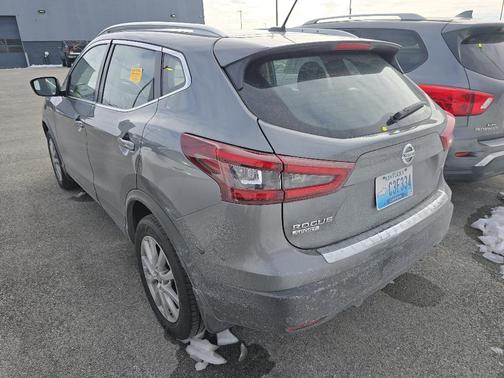 2022 Nissan Rogue Sport SV