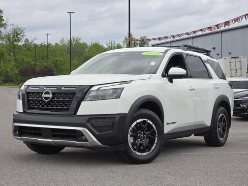 Glacier White 2025 Nissan Pathfinder Rock Creek