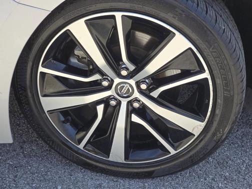 2022 Nissan Maxima SV