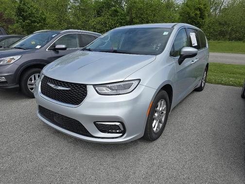2023 Chrysler Pacifica Touring-L