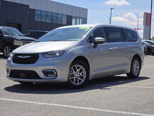 2023 Chrysler Pacifica Touring-L